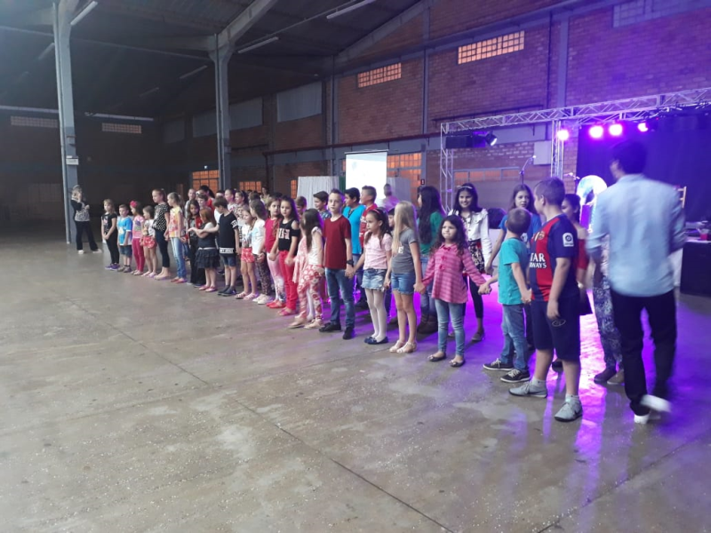 NOITE DA FAMÍLIA DO CRAS DE NOVA CANDELÁRIA FOI COMEMORADA COM JANTAR